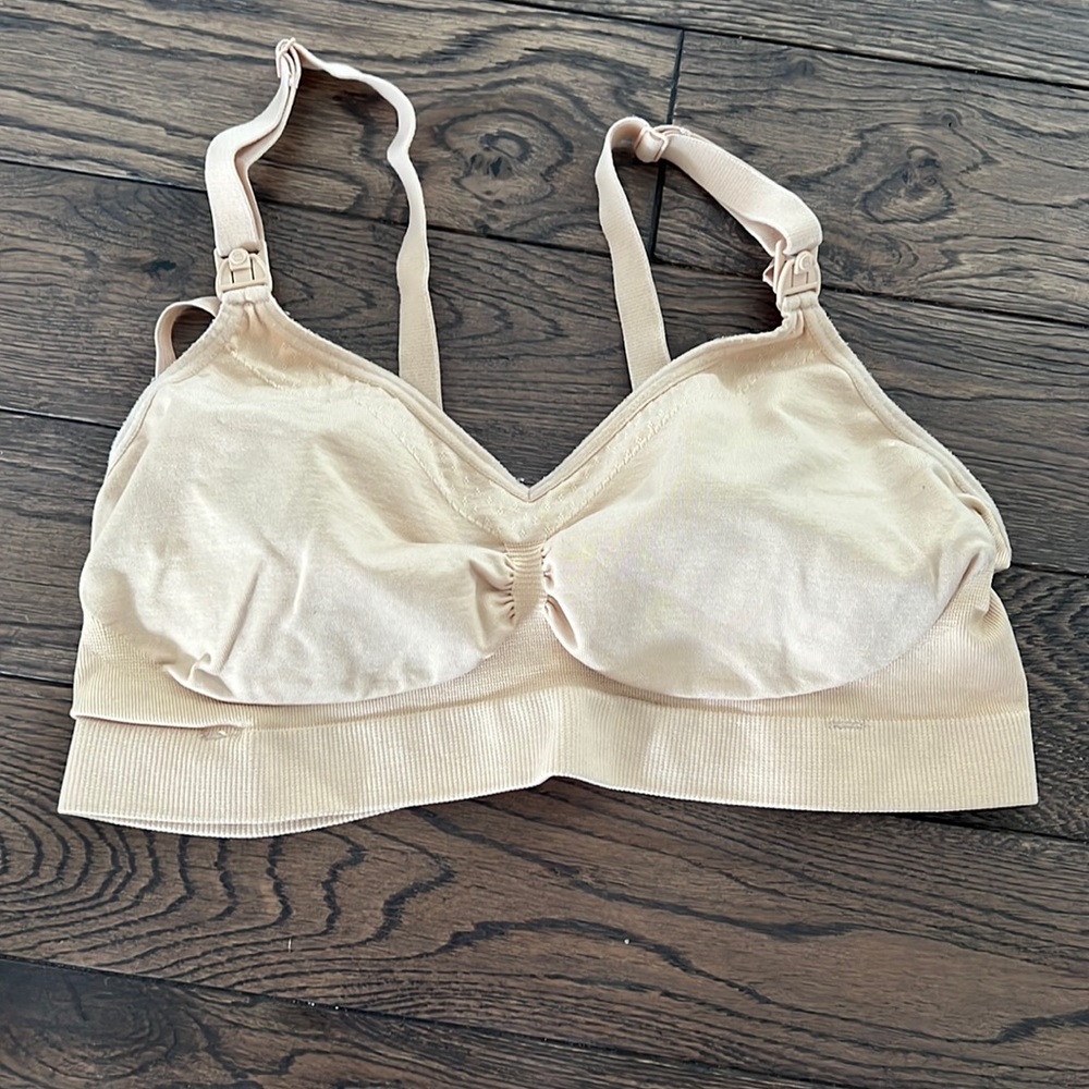 Seamless nursing bra